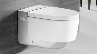 Geberit AquaClean Mera Comfort v chromovém provedení s dálkovým ovládáním Sigma70