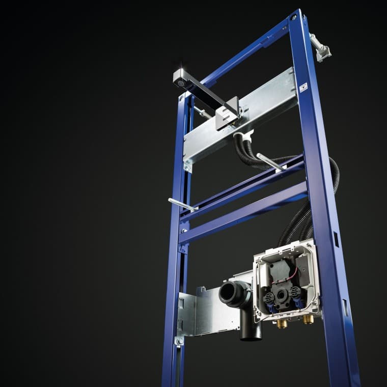 Systém baterií s montážním prvkem Duofix a nástěnnou baterií Geberit Brenta Systém baterií s montážním prvkem Duofix a nástěnnou baterií Geberit Brenta