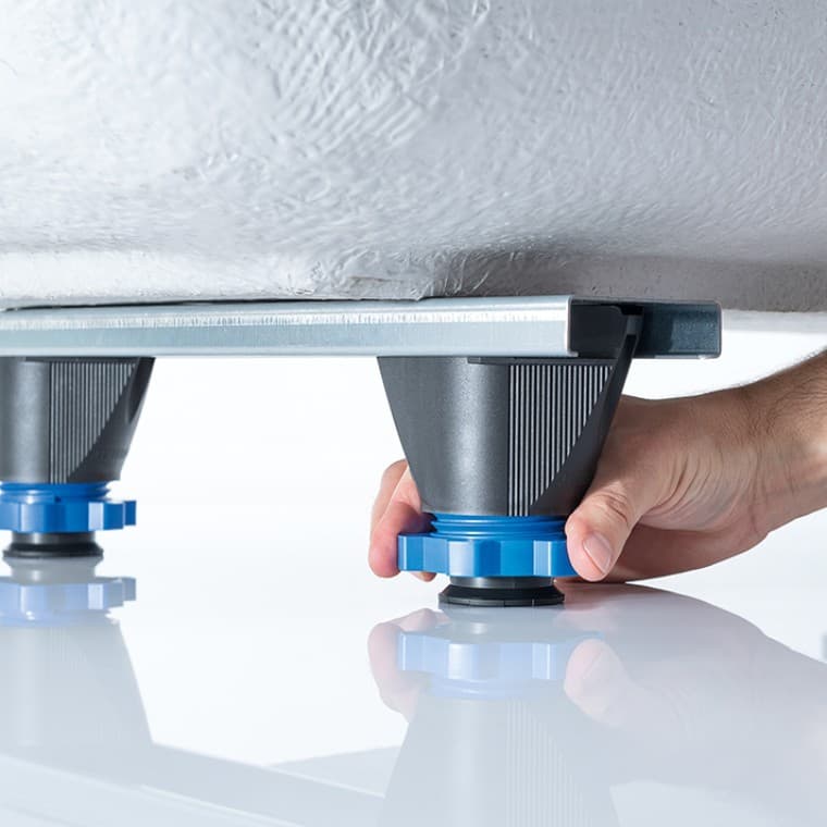 Výškově nastavitelné otáčením Výškově nastavitelné otáčením