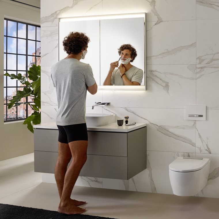 Neoslňující světlo pro běžné činnosti v koupelně. Neoslňující světlo pro běžné činnosti v koupelně.