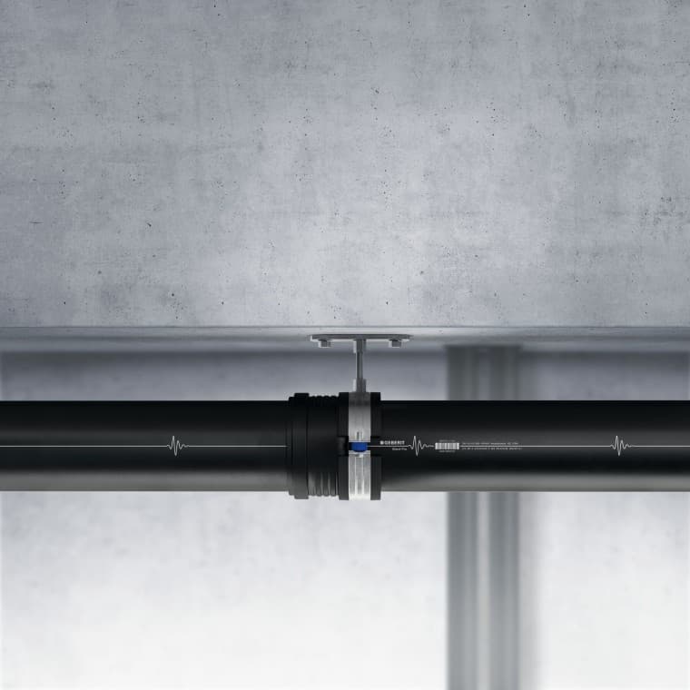 Prvky Geberit Silent-Pro instalované se závěsem Prvky Geberit Silent-Pro instalované se závěsem