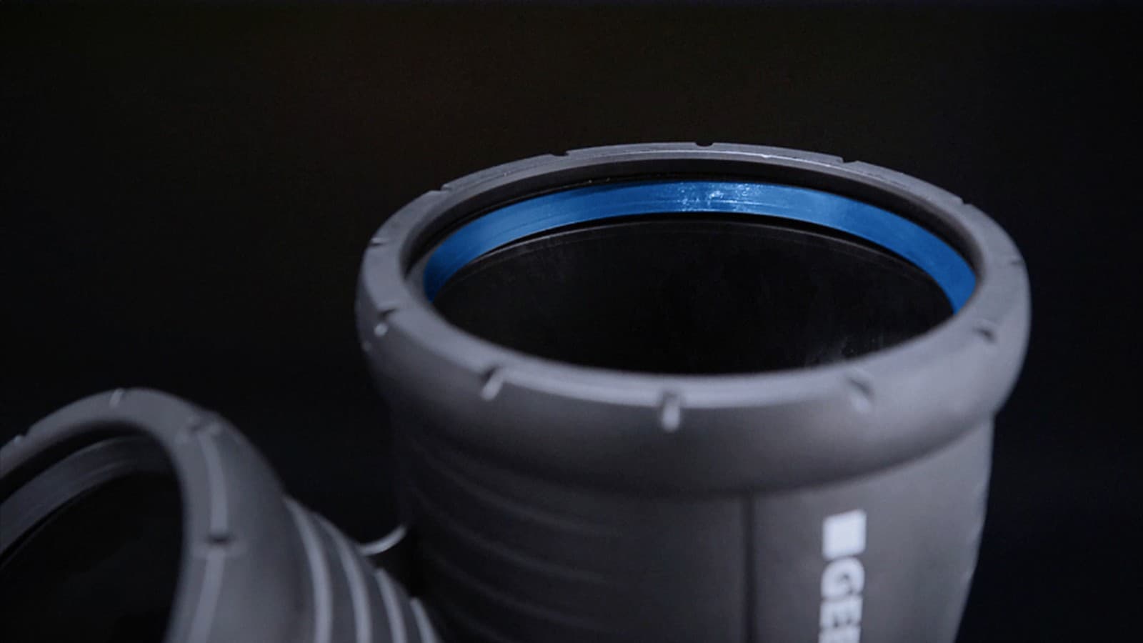 Těsnicí kroužky Geberit Silent-Pro jsou vyrobeny z vysoce kvalitního a odolného materiálu EPDM. Těsnicí kroužky Geberit Silent-Pro jsou vyrobeny z vysoce kvalitního a odolného materiálu EPDM.