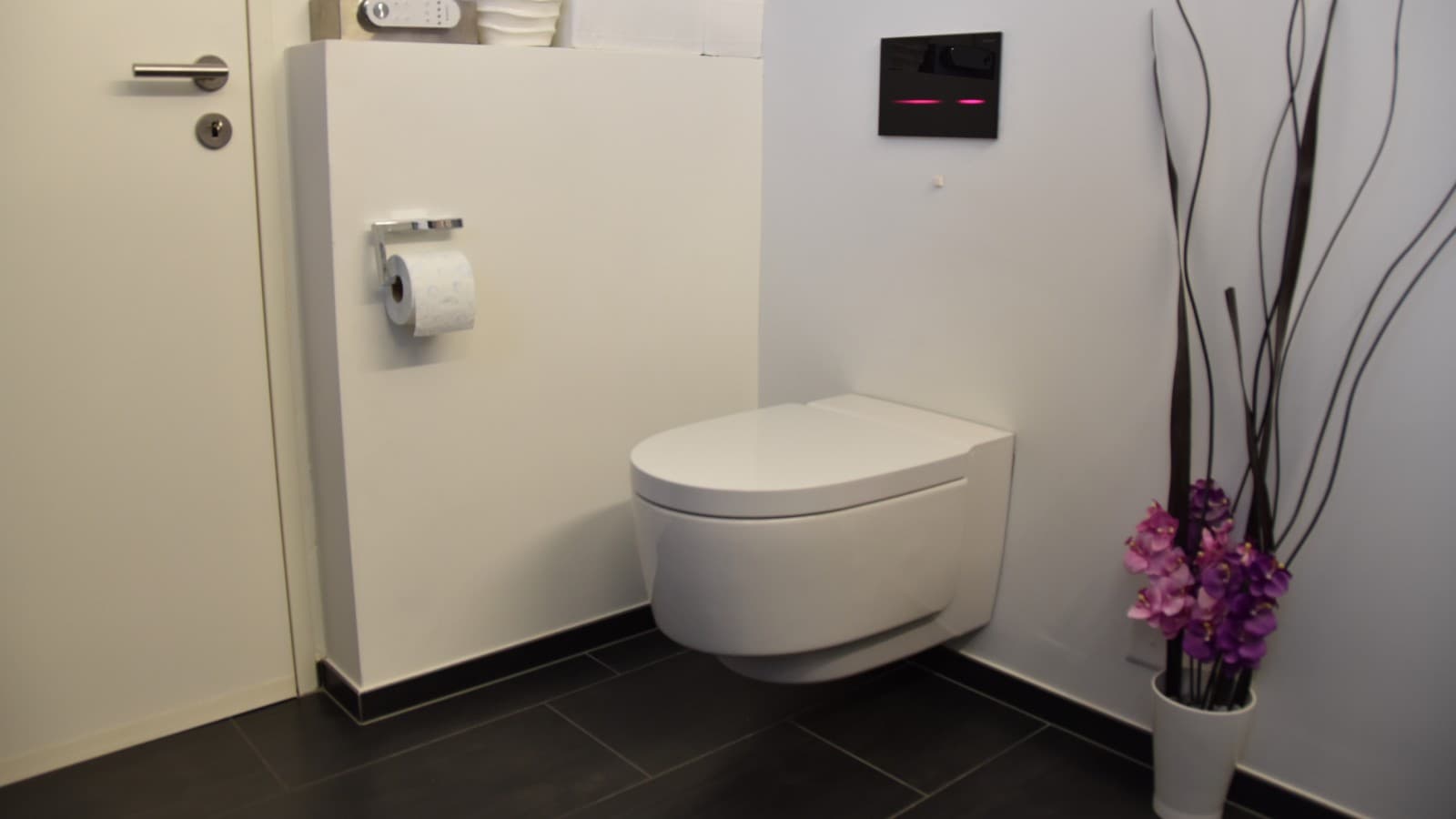 Koupelna s různými výrobky Geberit po rekonstrukci Koupelna s různými výrobky Geberit po rekonstrukci