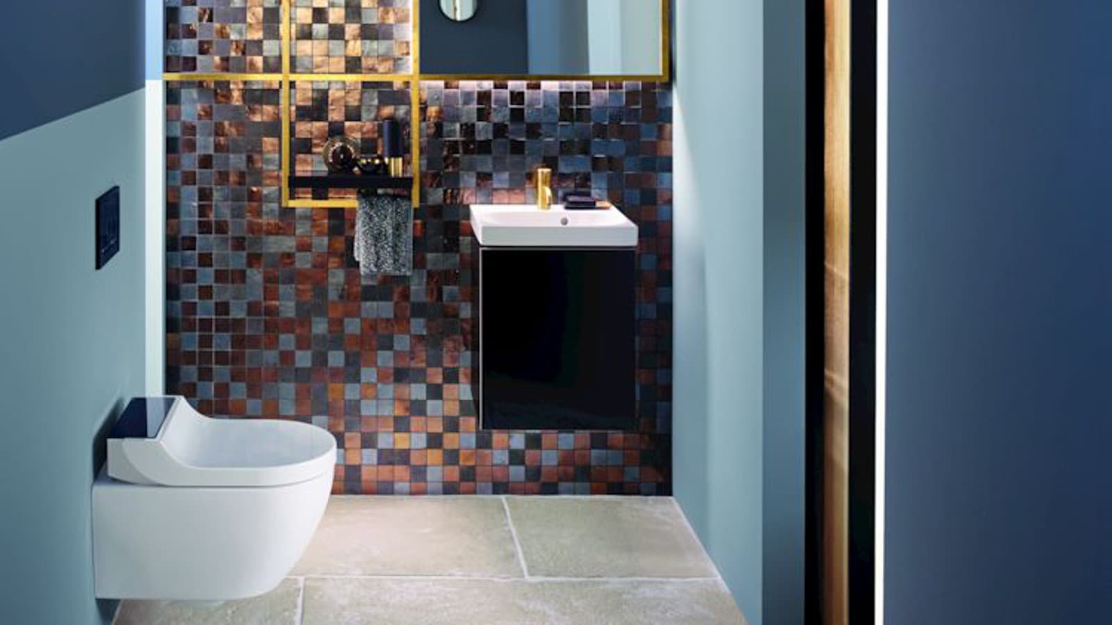 Zlaté a měděné tóny koupelny s AquaClean Tuma Zlaté a měděné tóny koupelny s AquaClean Tuma