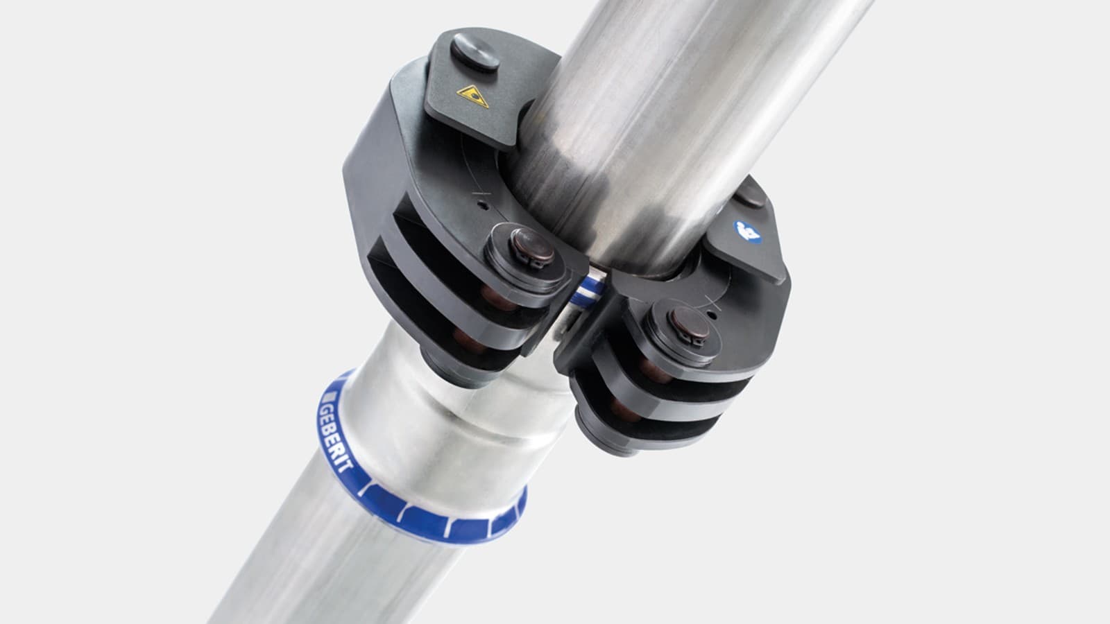 Západkový mechanismus zafixuje lisovací límec Geberit k tvarovce Geberit Mapress Západkový mechanismus zafixuje lisovací límec Geberit k tvarovce Geberit Mapress